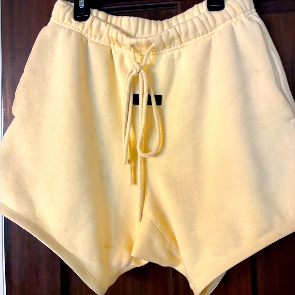 Essential shorts size XS